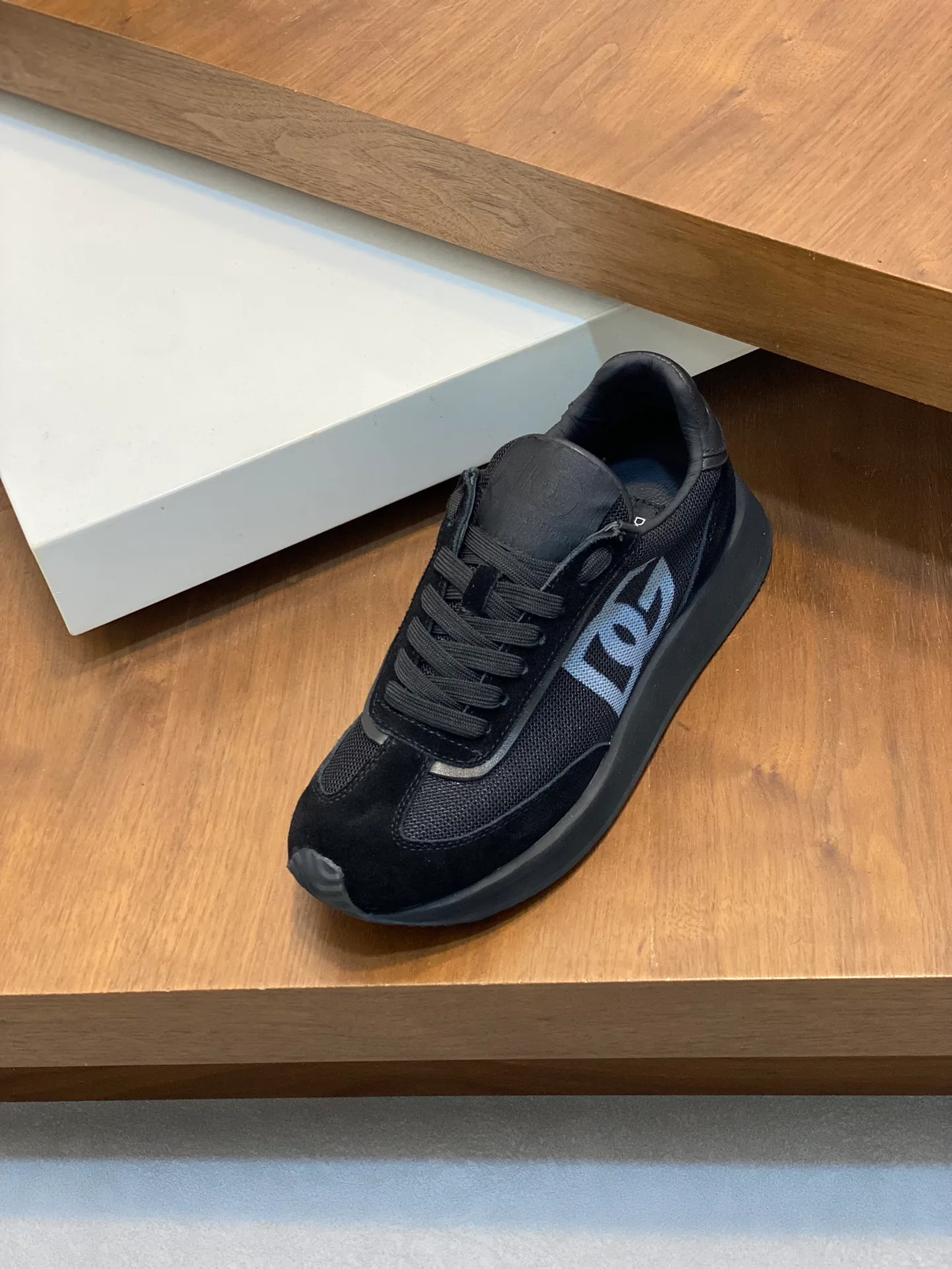 Factory price: 458💰••New products••Dolce&Gabbana••DG✔️High-end men's sports•casual shoes. Original goods from top counters. Original imported cowhide, multi-material splicing design ➕Imported cowhide lining, cowhide feet ➕Original T men's shoes 💰R elastic outsole.  Size: 39-44 (38, 45 customized)